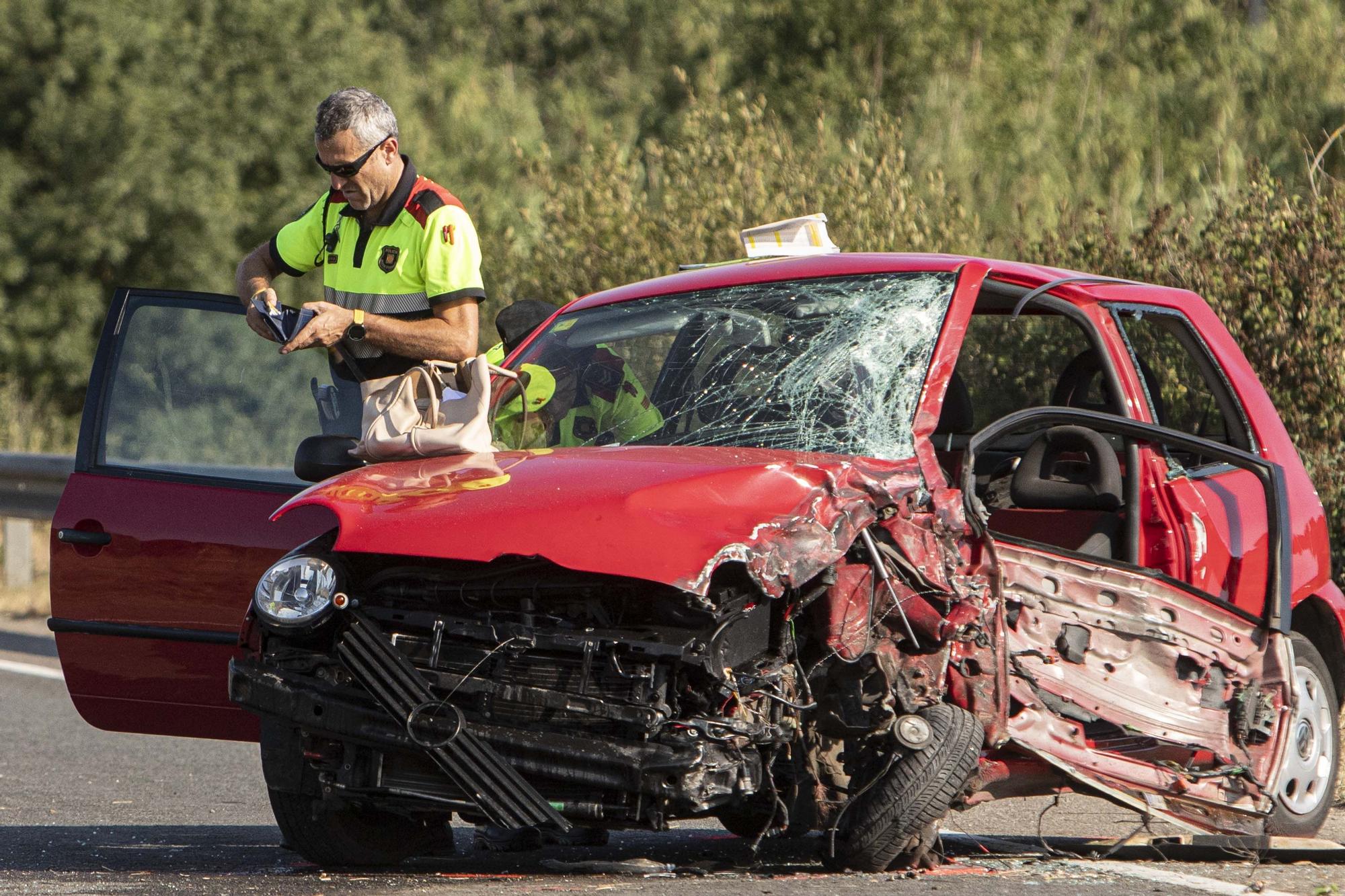 Mor la conductora d'un turisme després de xocar amb un camió a Llagostera