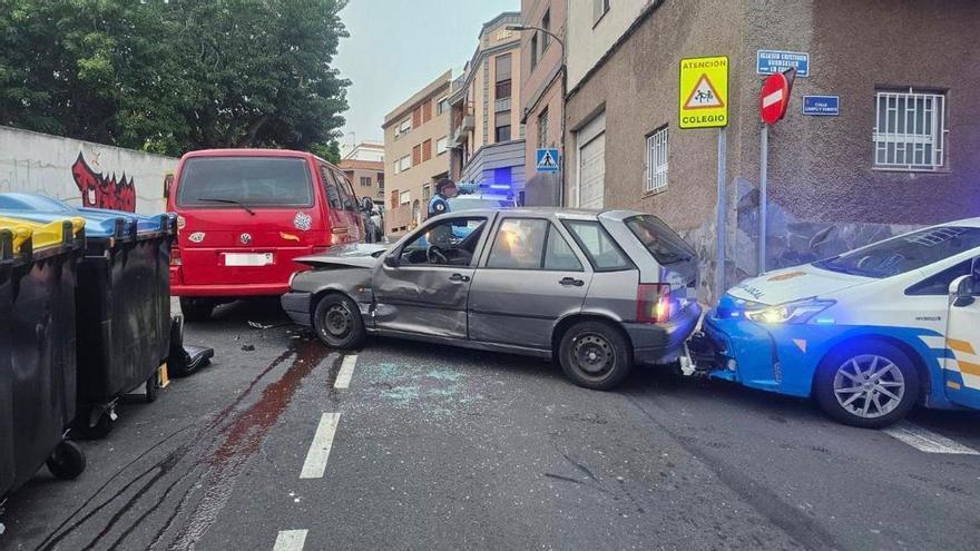 Detenido en La Laguna por huir con coche robado y herir a dos agentes.