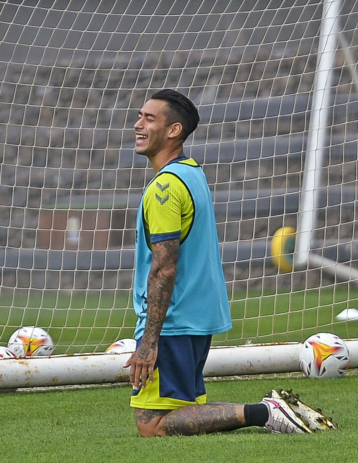 Sergio Araujo, durante el entrenamiento de ayer en Barranco Seco. | | JOSÉ CARLOS GUERRA