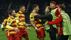 STRASBOURG (France), 23/10/2025.- Players of Jagiellonia celebrate scoring the 0-1 goal during the UEFA Europa Conference League league phase soccer match between RC Strasbourg and Jagiellonia Bialystok, in Strasbourg, France, 23 October 2025. (Francia, Estrasburgo) EFE/EPA/MOHAMMED BADRA