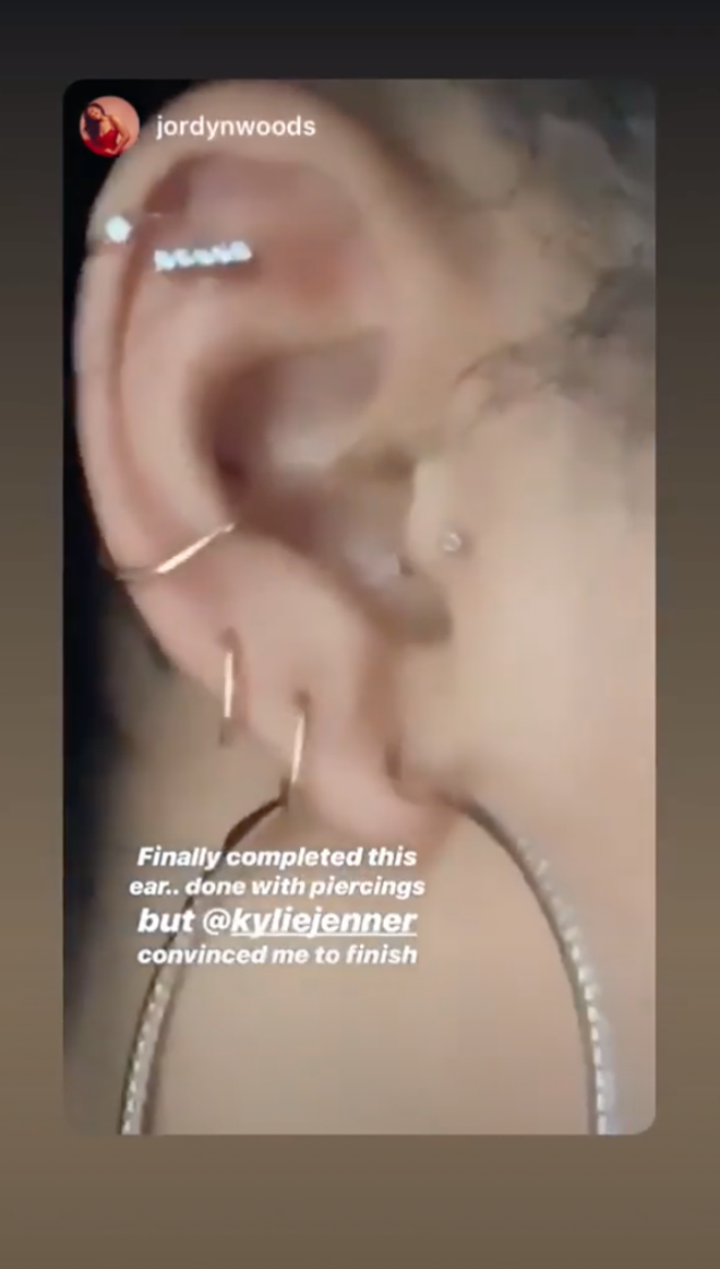 Oreja de Kylie Jenner