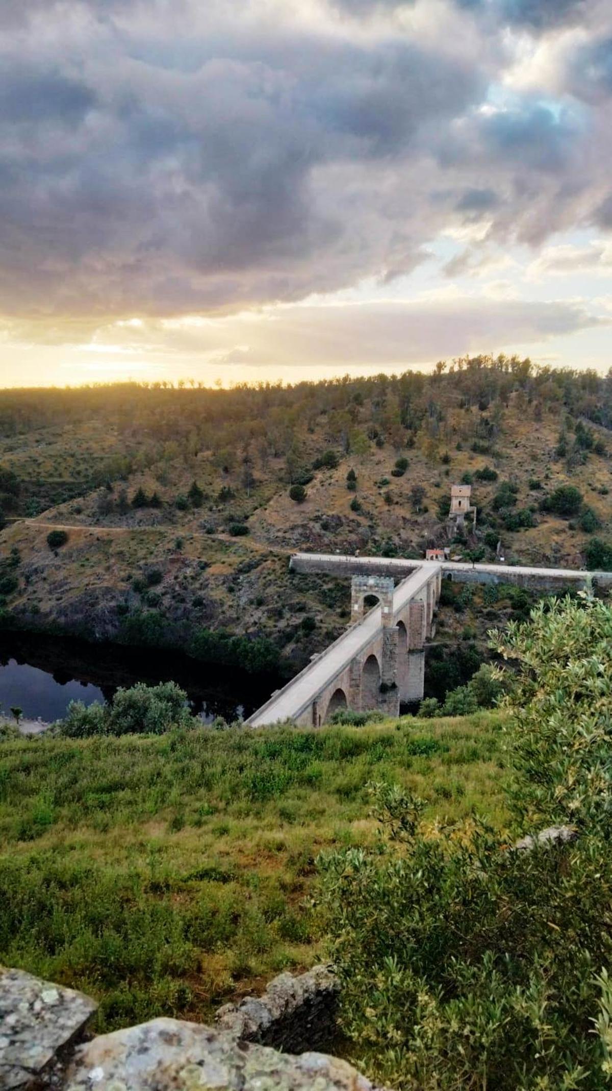 Vista del puente de Alcántara desde el Mirador de las Monjas.