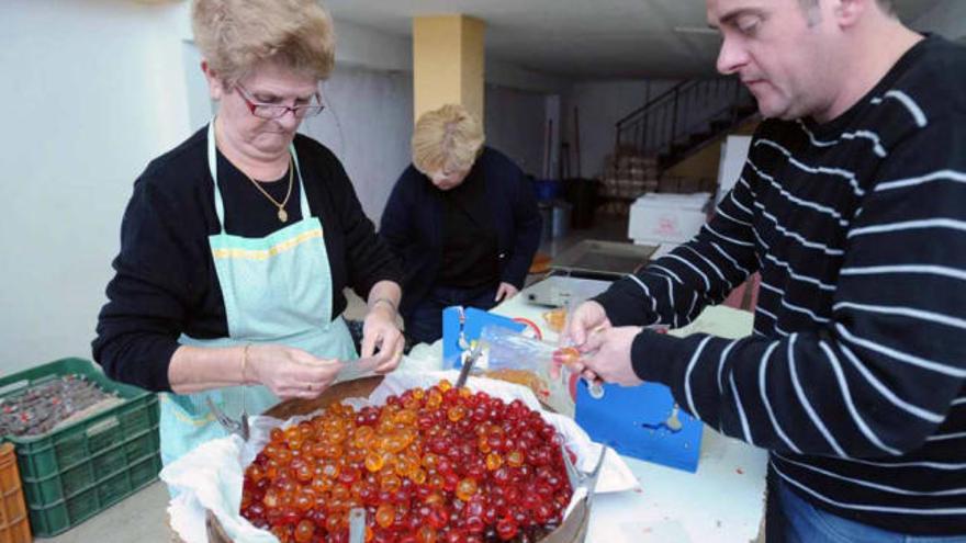 Los caramelos con bergamota sólo los compran los oriolanos en la feria de San Antón.