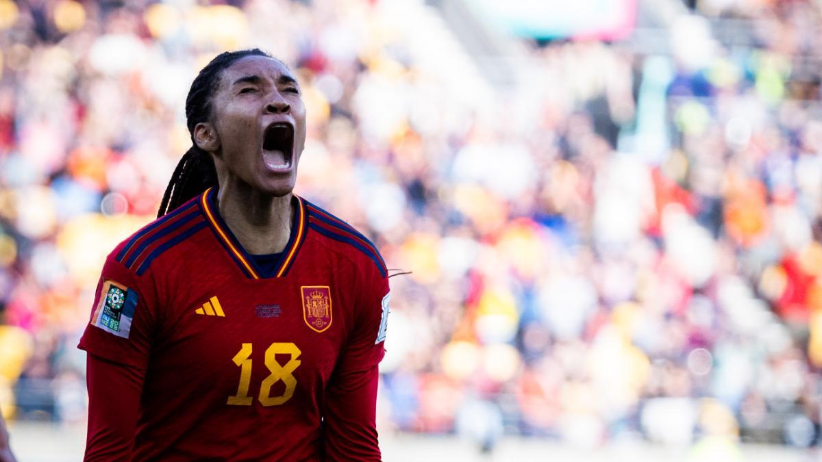 Salma Paralluelo tras el gol contra Países Bajos