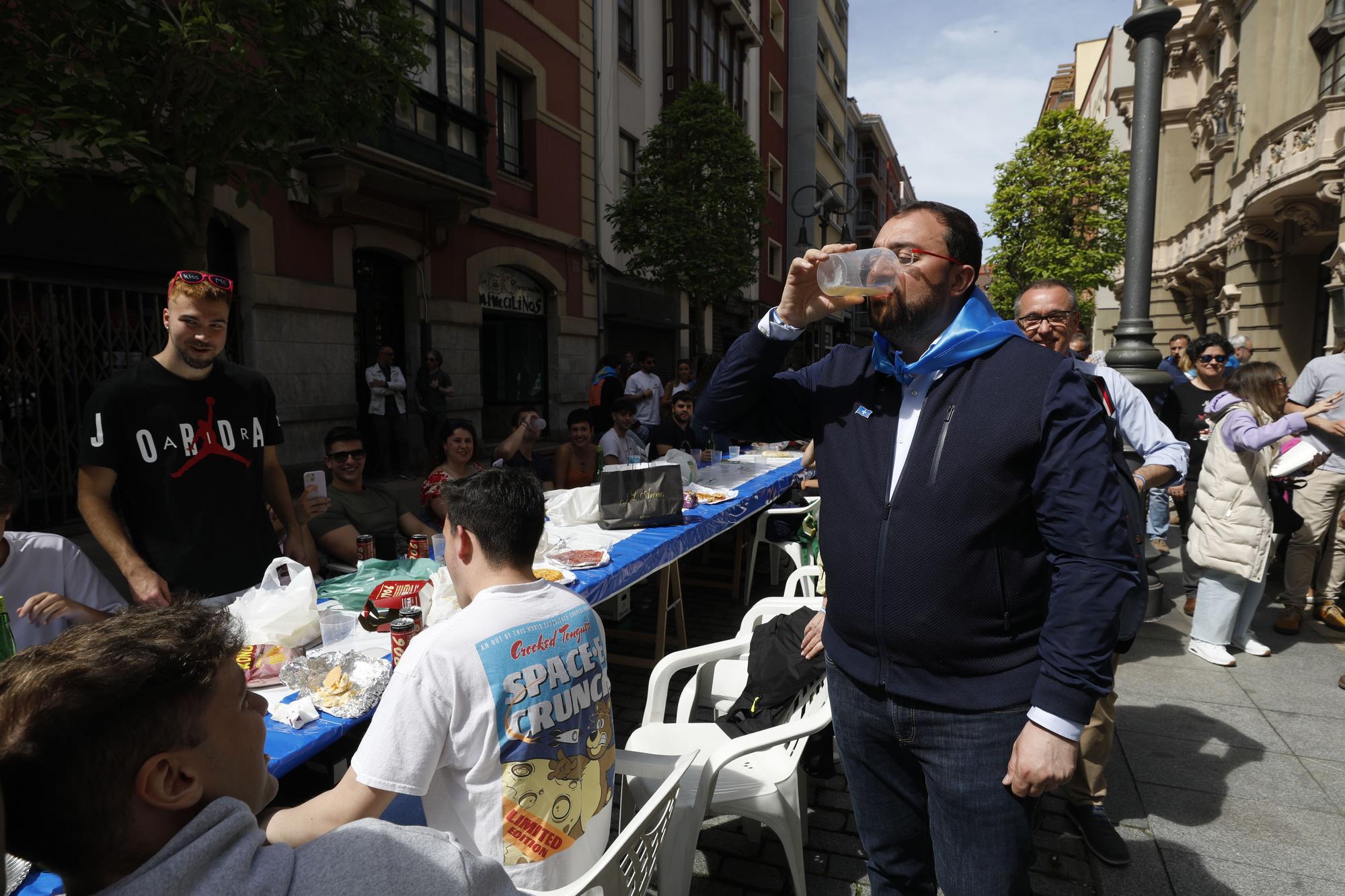 El escaparate político de la Comida en la Calle de Avilés