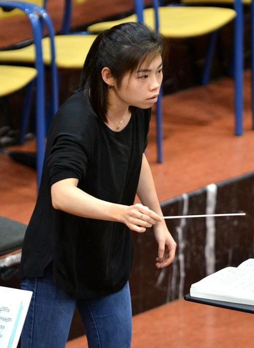 ELIM CHAN DIRECTORA CHINA ORQUESTA FILARMONICA