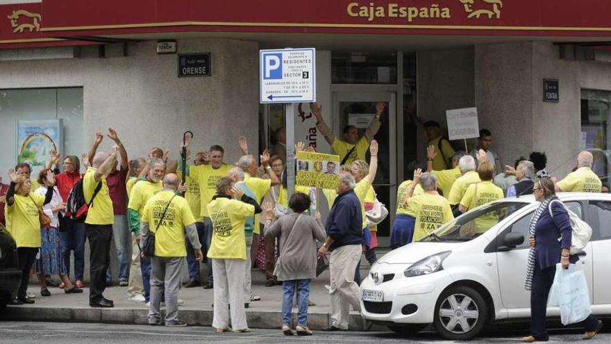 O después Trampolín roto Un juez ordena a Banco Ceiss embargar sus cuentas para cumplir un fallo de  preferentes - La Opinión de A Coruña