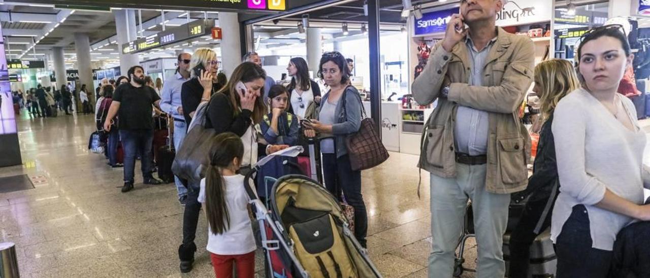 Los problemas en el aeropuerto marcaron el inicio de una Semana Santa que lanza otra campaña turística de negocio máximo.