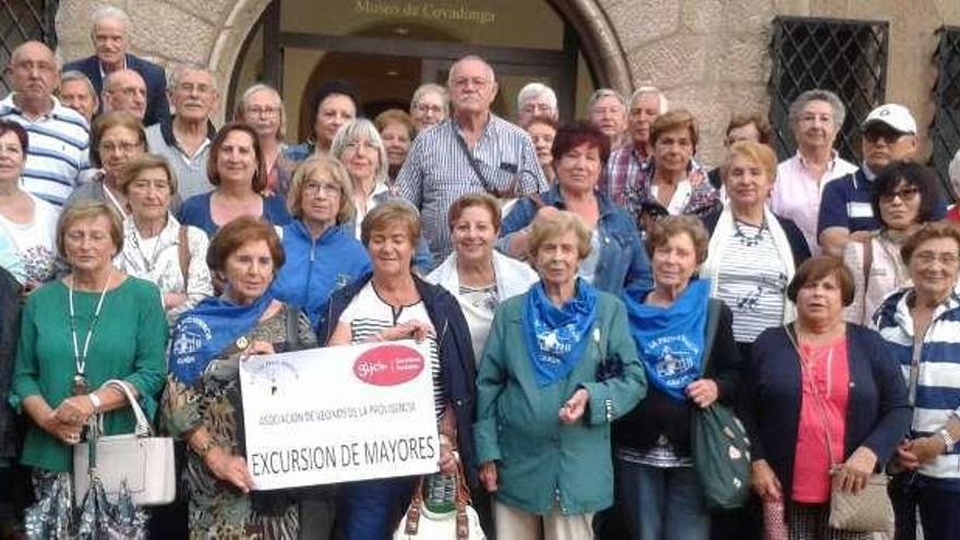 Los vecinos de La Providencia, de visita en Covadonga