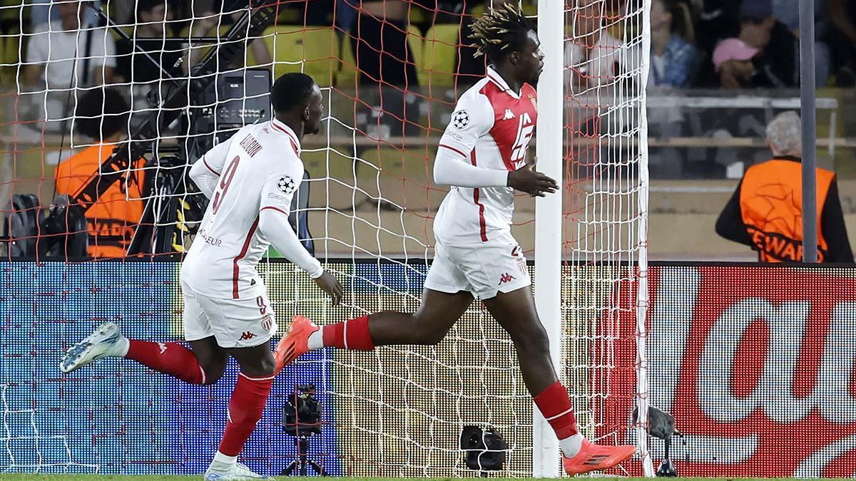 George Ilenikhena del Monaco celebra tras marcar el segundo gol del Mónaco en el partido ante el FC Barcelona de la UEFA Champions League