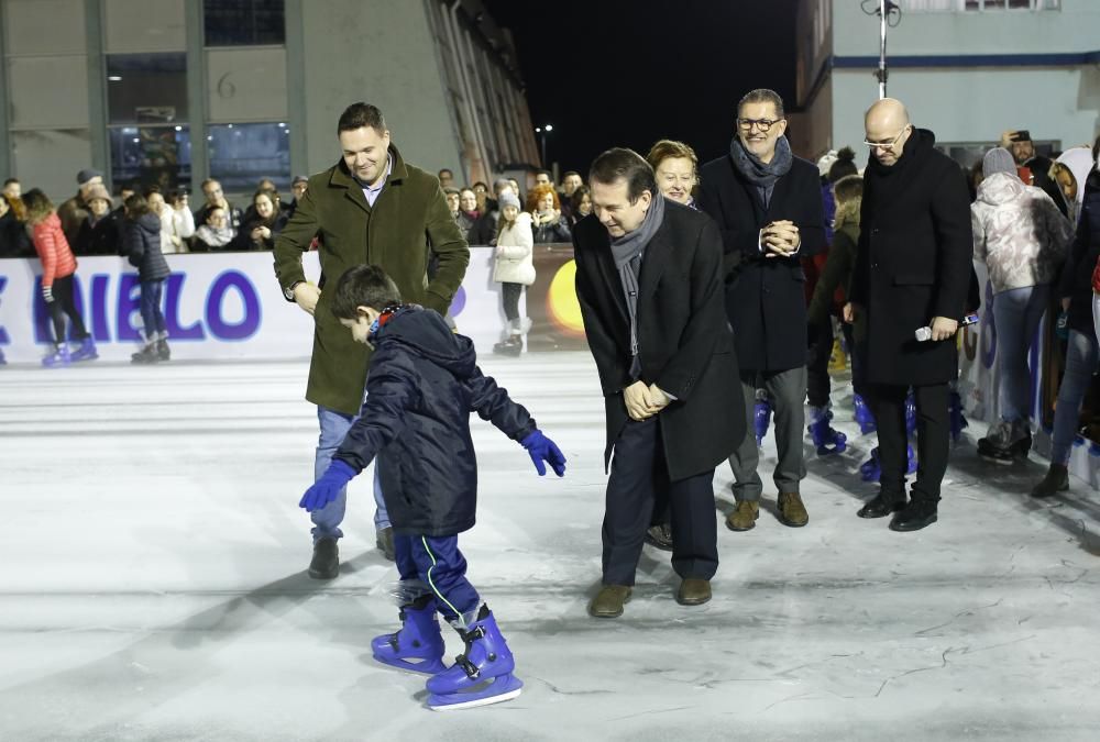 La ciudad inaugura la pista de patinaje al aire libre frente a las instalaciones del Real Club Náutico.