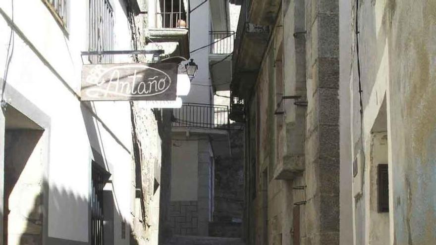 Vista de la calle del Terraplén, donde está la casa denunciada.