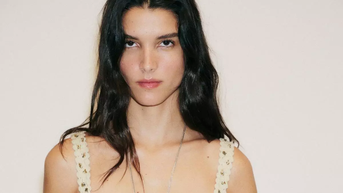 El pañuelo en la cintura, la forma tendencia de las mejor vestidas para llevar este accesorio (con pantalón y falda)