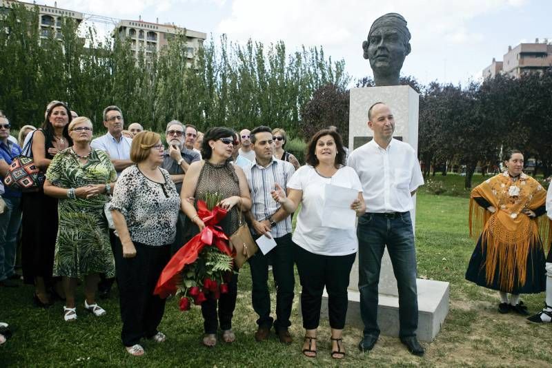 Inauguración de la escultura al jotero Mariano Arregui