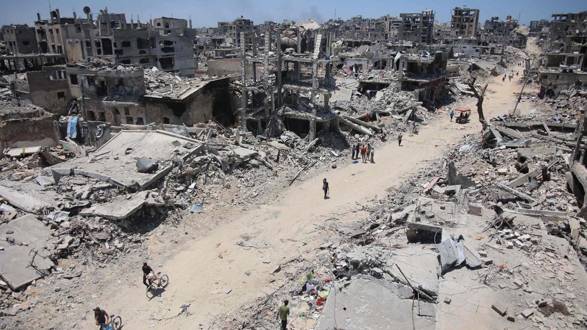 Una calle de Ciudad de Gaza arrasada por la ofensiva israelí.