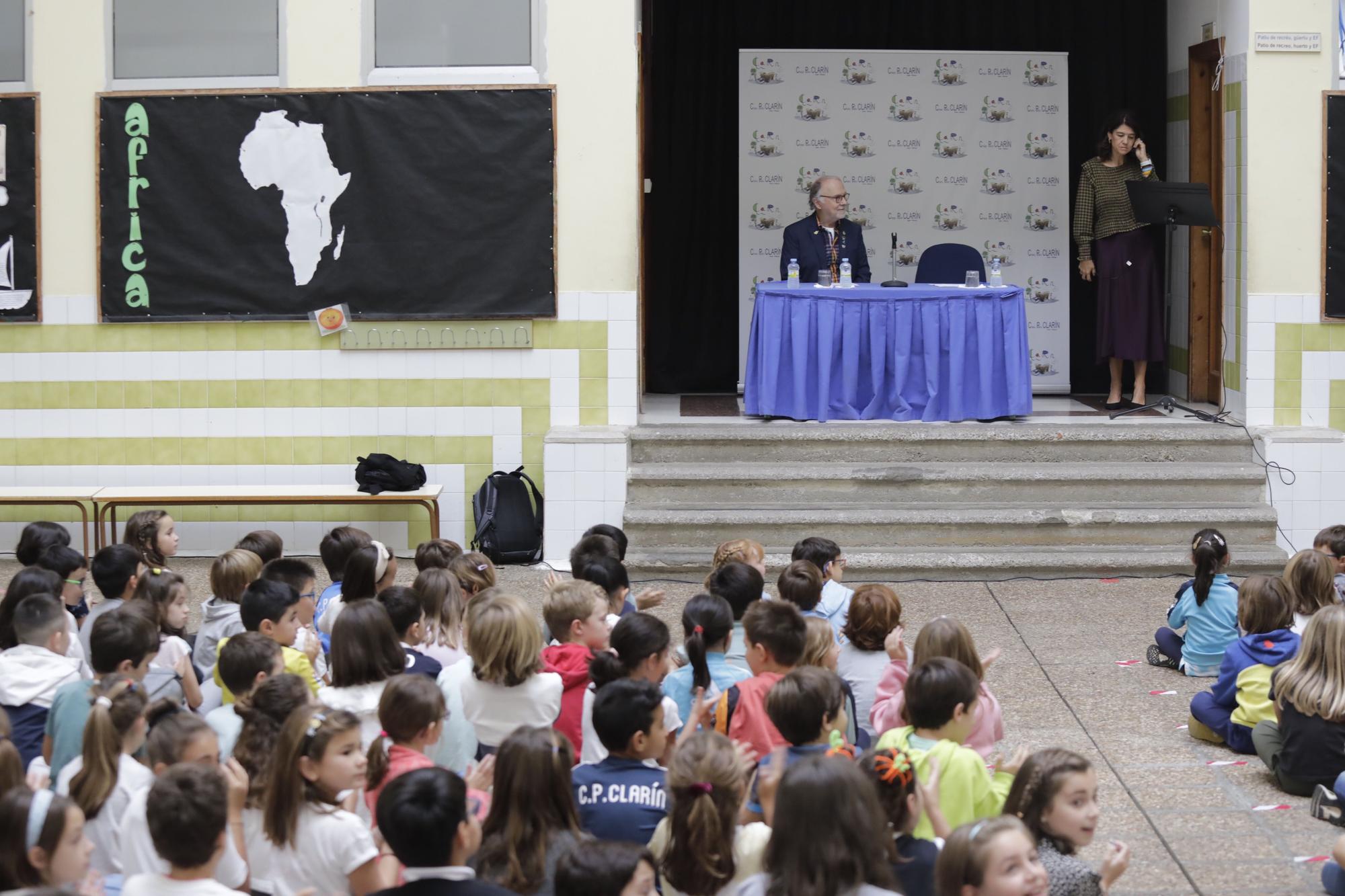 EN IMÁGENES: Philip Felgner, uno de los padres de la vacuna contra el covid, vuelve a Asturias y visita el colegio Clarin en Gijón