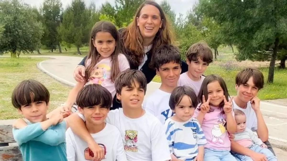 Ana Iglesias, mare de 10 fills, prepara la tornada a l’escola