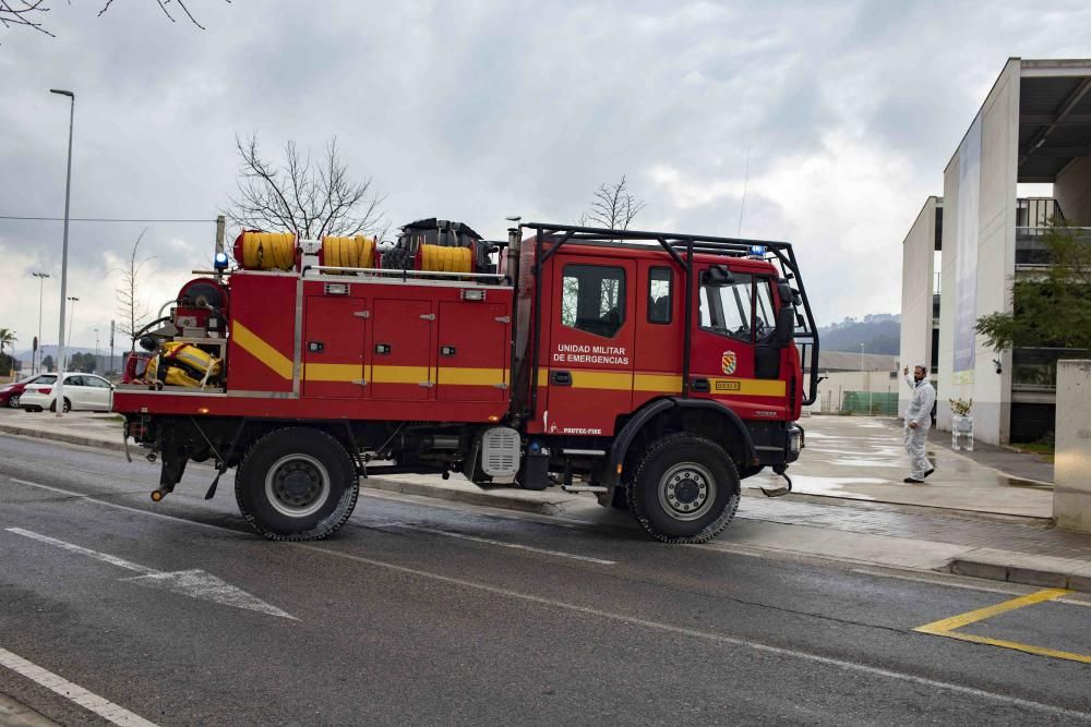 La Unidad Militar de Emergencia (UME) ha hecho parada hoy en Xàtiva para limpiar y desinfectar las zonas especialmente sensibles