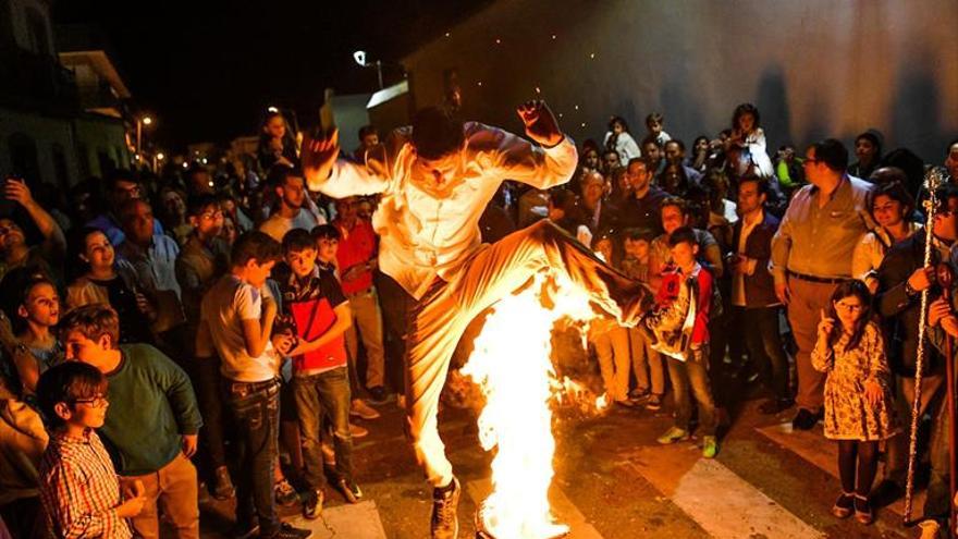 Saltar el corcho en llamas