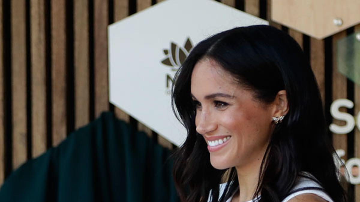 Meghan Markle con vestido blanco en Australia