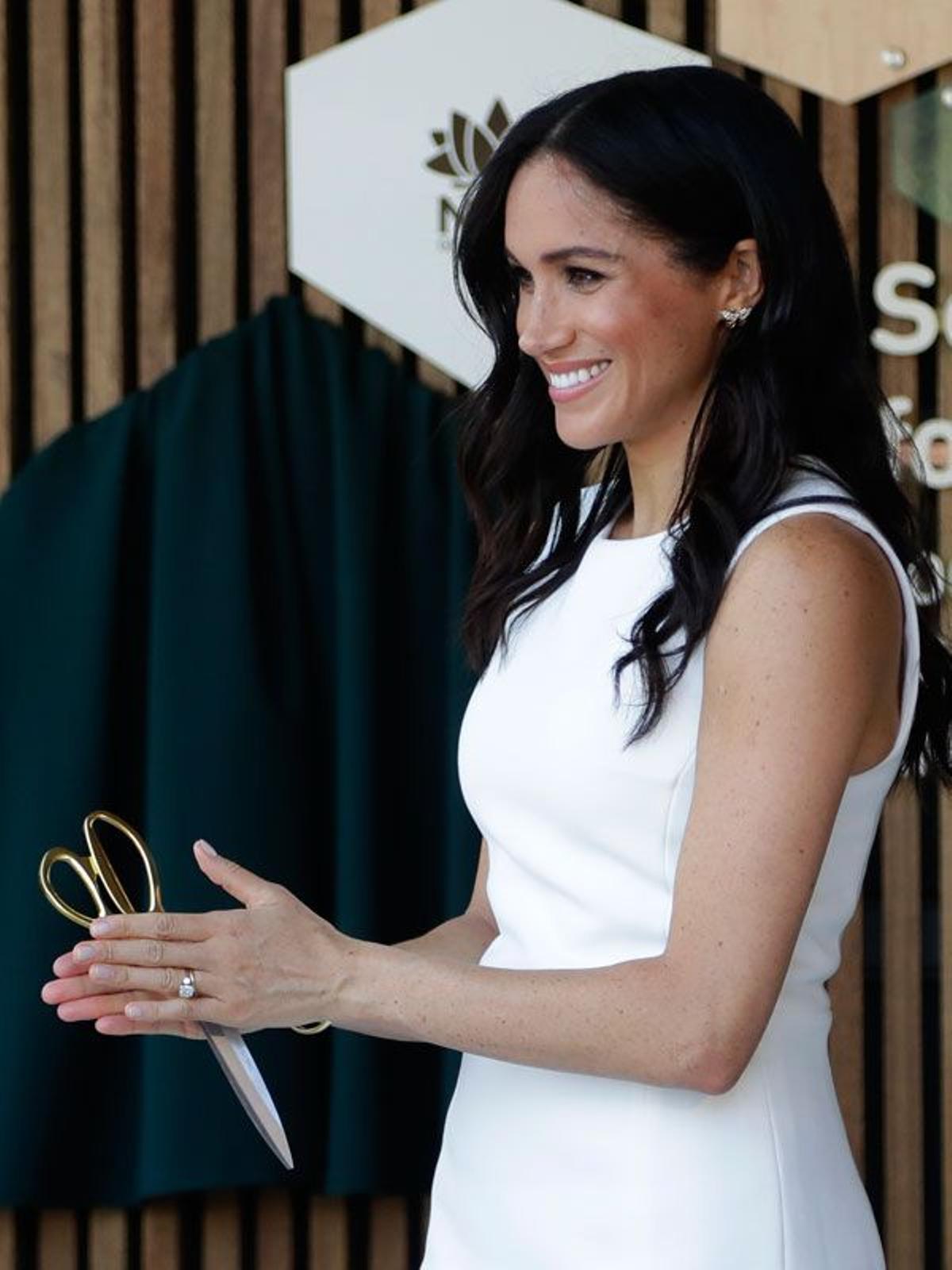 Meghan Markle con vestido blanco en Australia