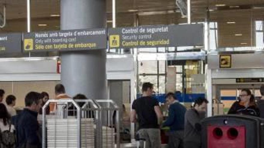 Imagen del control de entrada del aeropuerto de El Altet.