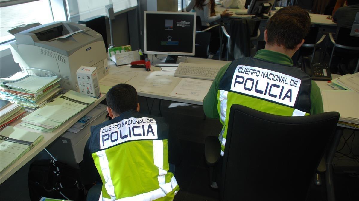 zentauroepp19088576 macro detenciones en una oficna de empleo en badalona operac180612120236