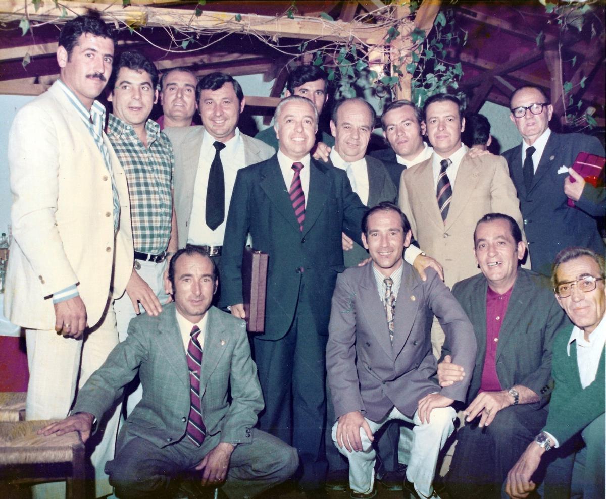 El equipo de Autoescuelas Gallardo en los 70, con José Luis Gallardo y los hermanos Claudio y Pepe Gallardo López.