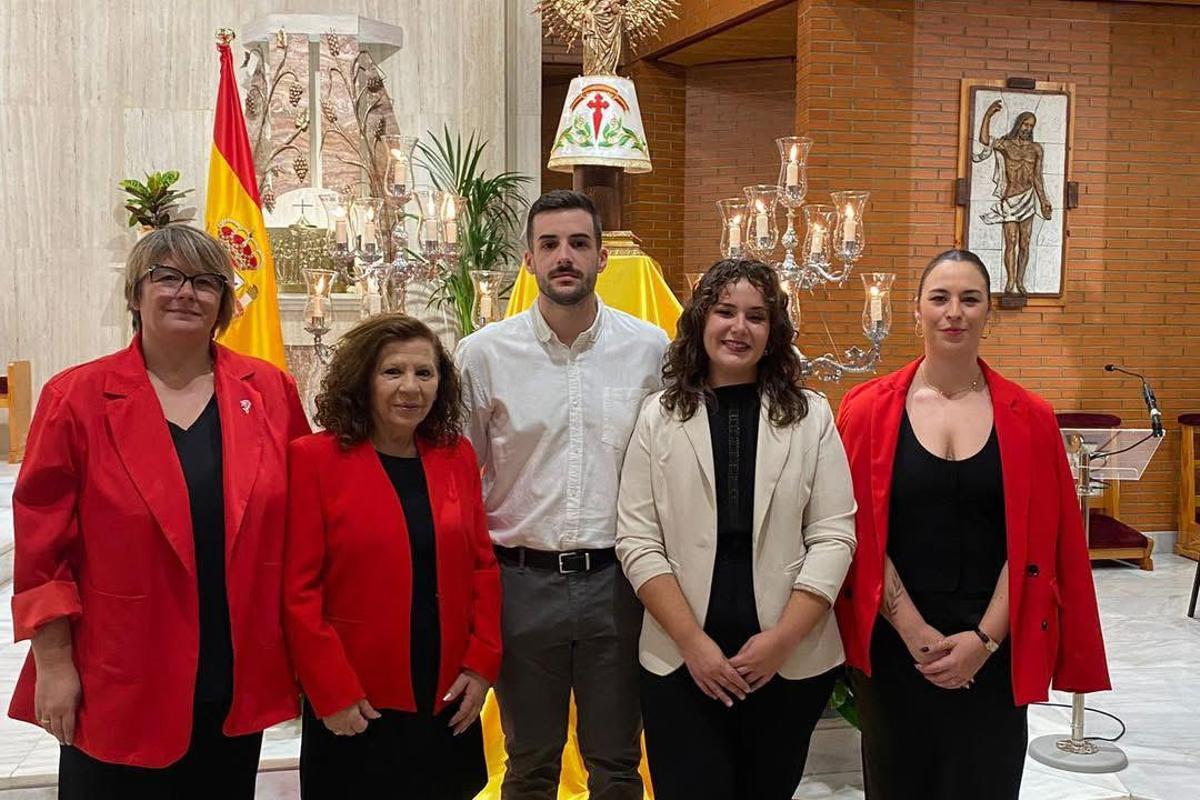 José Meseguer (c) posa con los miembros del Grupo Municipal Socialista de Alguazas.