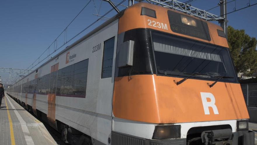 Tren de Renfe a l&#039;estació de Sant Vicenç