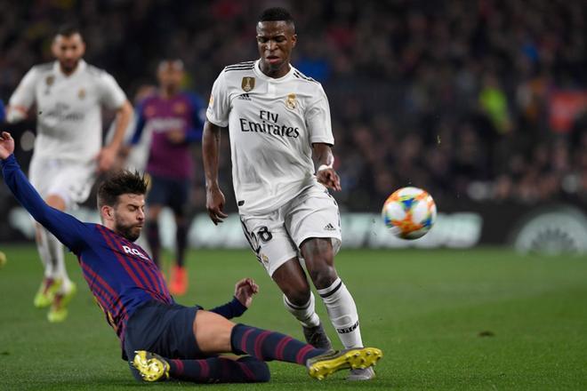 Imágenes de la primera parte del partido de ida de semifinales de Copa del Rey entre el FC Barcelona y el Real Madrid disputado en el Camp Nou