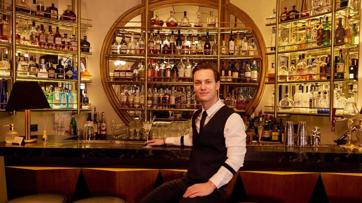 Andrea Civettini, en la barra de coctelería del restaurante La Dama.