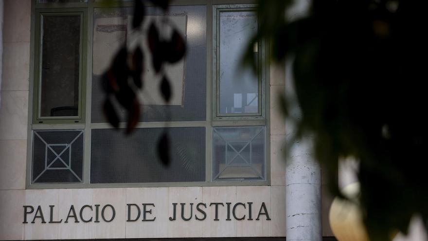 La Fiscalía de Alicante lleva al banquillo a los padres de una niña que faltó a la mitad de las clases