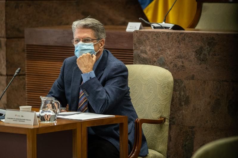 Comparencia de Julio Pérez en el Parlamento de Canarias