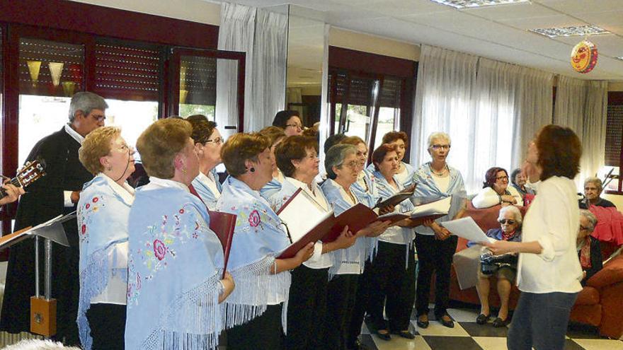 Coro de &quot;MUVI&quot;, una de las asociaciones civiles de Villalpando .