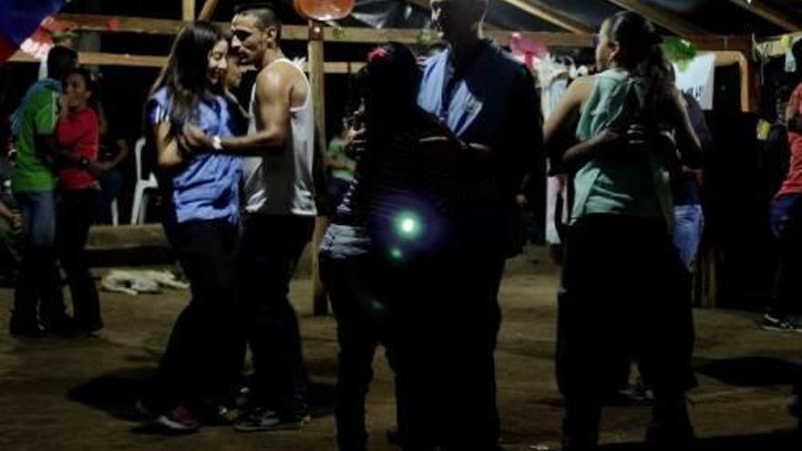 L&#039;ONU separa del servei els observadors que van ballar amb guerrilleres a Colòmbia
