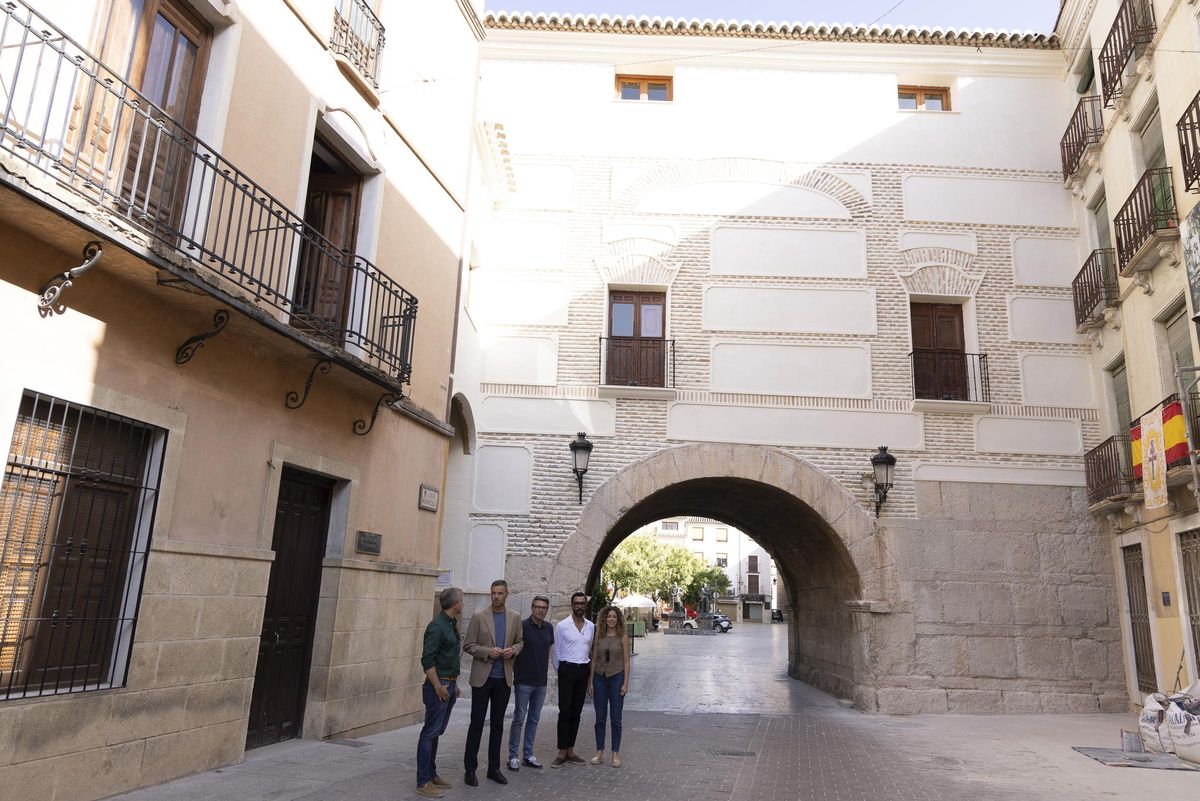 El Ayuntamiento de Caravaca recupera la fachada barroca trasera del edificio consistorial oculta durante décadas