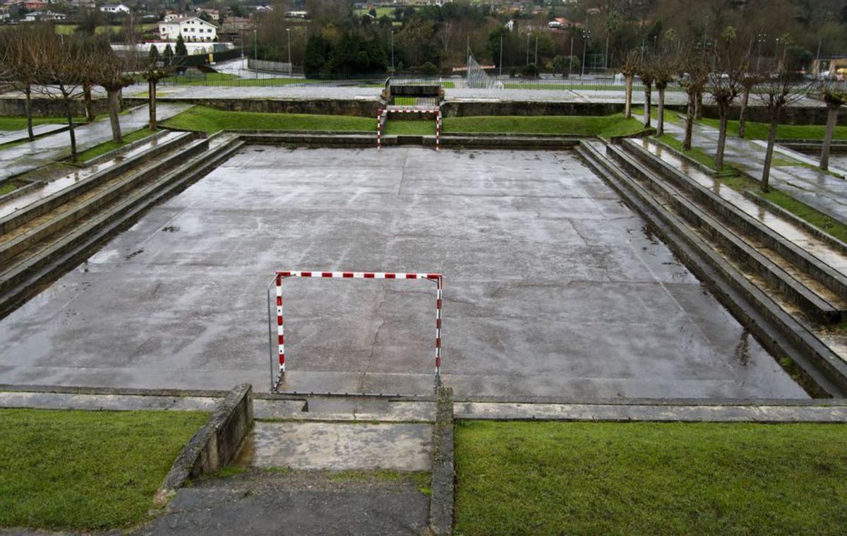 Una de las pistas deportivas de la Universidad Laboral. | MARCOS LEÓN