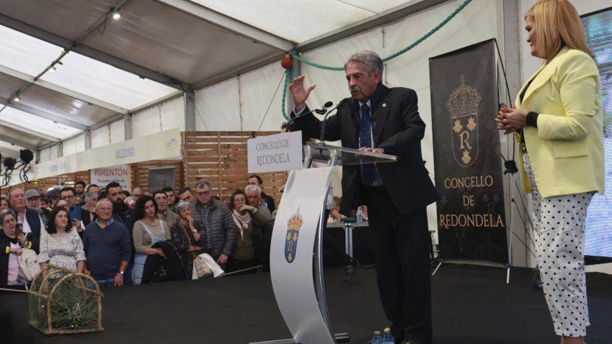 Miguel Ángel Revilla se dirige al público, ayer, durante el pregón.