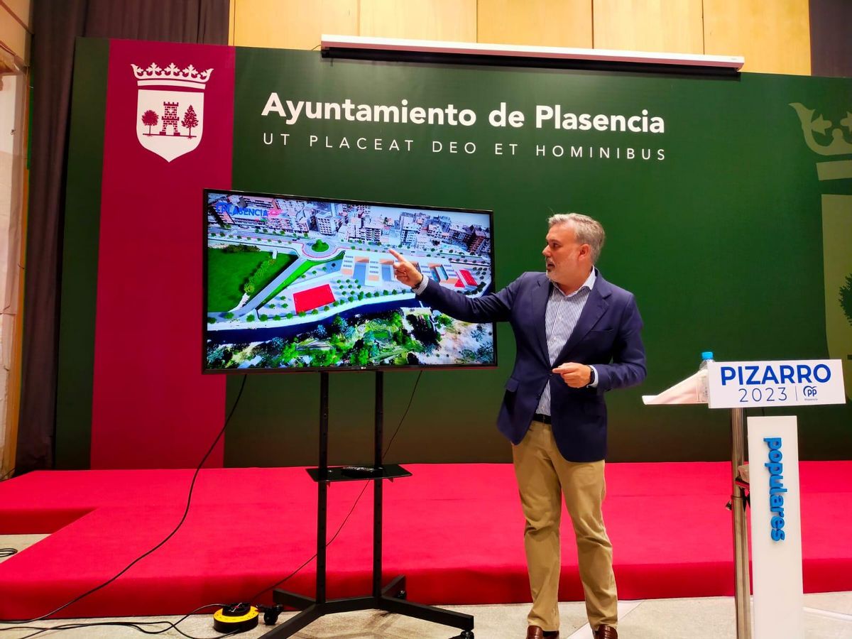 Pizarro muestra el proyecto del PP de Plasencia para la avenida del Valle.