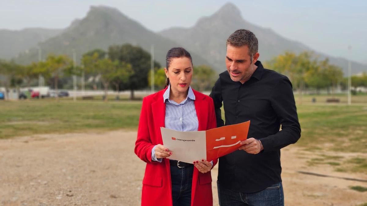 Sapena y Fullana, en el solar de Gandia donde se debe construir el nuevo centro de FP que está paralizado.