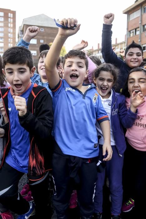 Visita de los jugadores del Real Oviedo, Toché y Héctor, al Colegio Buenavista I