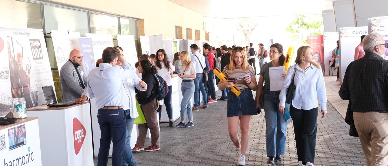 Alumnos en un maratón de empleo y emprendimiento celebrado la semana pasada en la Universidad de Alicante