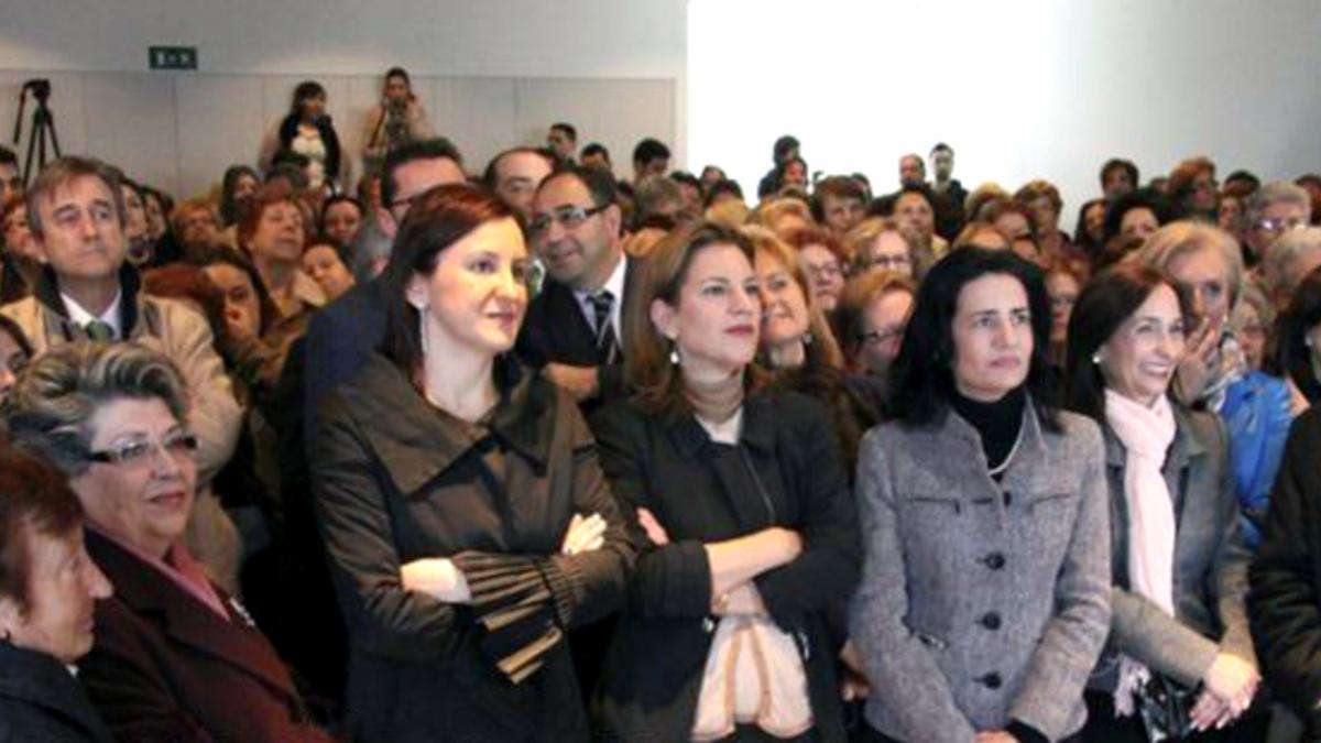Catalá, De León o Such, entre los asistentes a la apertura de la Casa de la Dona en 2011