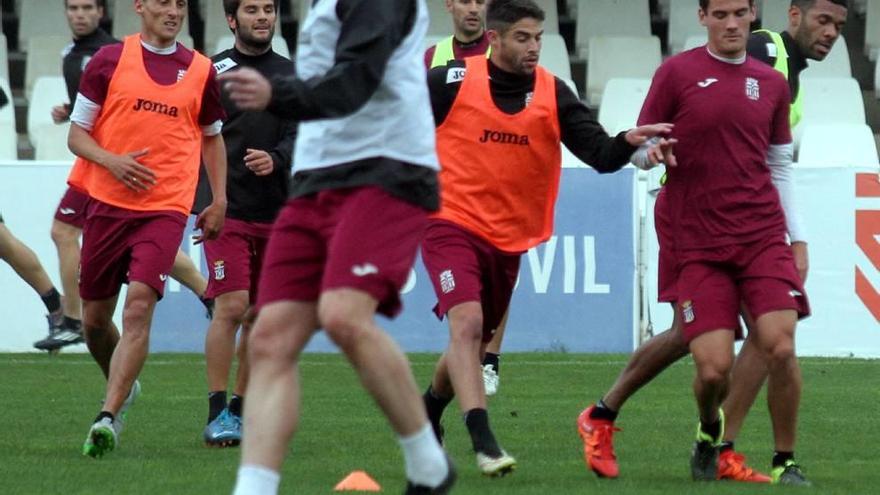 Chus Hevia, en primer plano, en un entrenamiento.