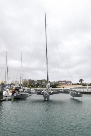 11-11-19 LAS PALMAS DE GRAN CANARIA. MUELLE DE CLUB NAUTICO. LAS PALMAS DE GRAN CANARIA. Trimaran multicasco que aquiere batir el recor de la vuelta al mundo atracado en la Marina del Real Club Nautico de Las Palmas de Gran Canaria. Fotos: Juan Castro.  | 11/11/2019 | Fotógrafo: Juan Carlos Castro