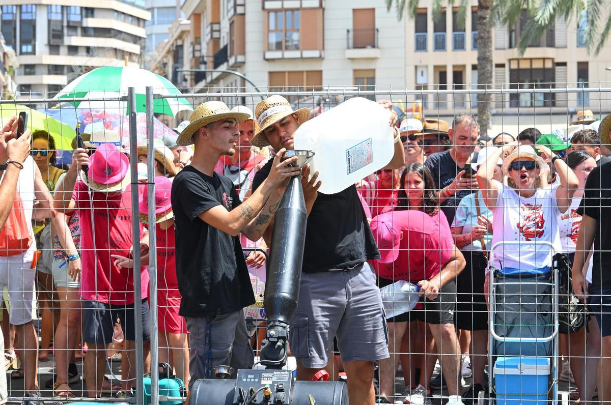 Las mejores imágenes de la mascletà de Pirotécnia La Alpujarreña en el Puente de Altamira de Elche Las mejores imágenes de la mascletà de Pirotécnia La Alpujarreña en el Puente de Altamira de Elche
