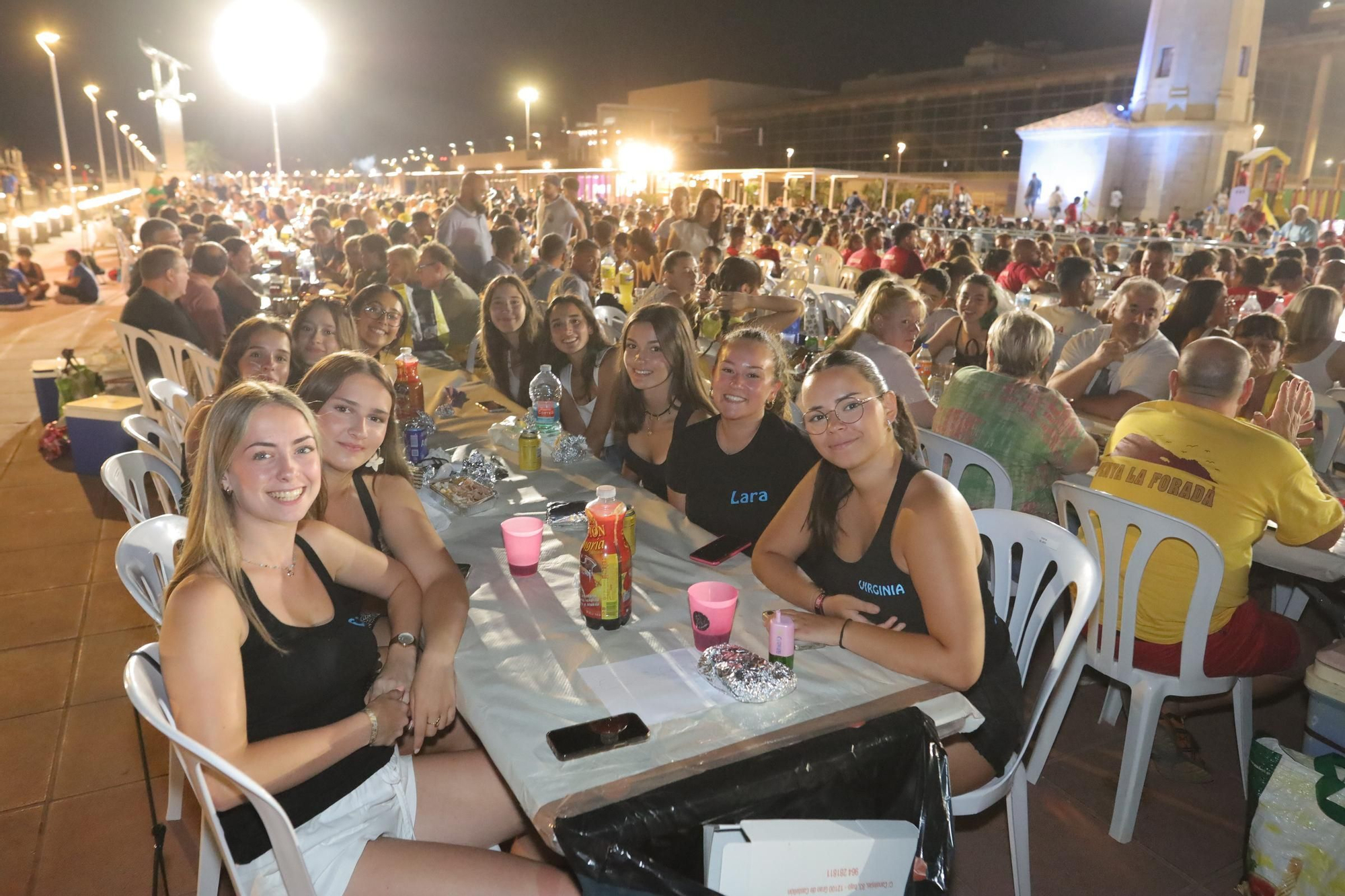 Sopar de pa i porta en las fiestas de Sant Pere del Grau de Castelló