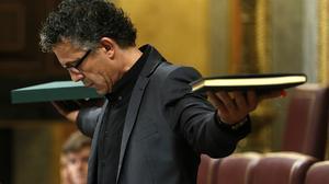 El portaveu d’Amaiur, Xabier Mikel Miquel Errekondo, s’’autocastiga’ durant la seva intervenció en el ple del Congrés d’aquest dijous.