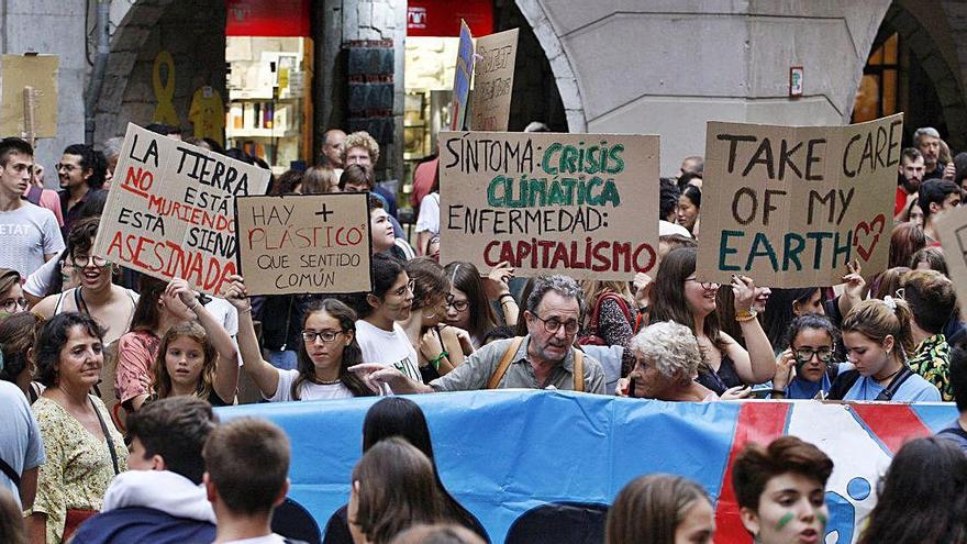 Imatge d&#039;una anterior manifestació a Girona contra el canvi climàtic.